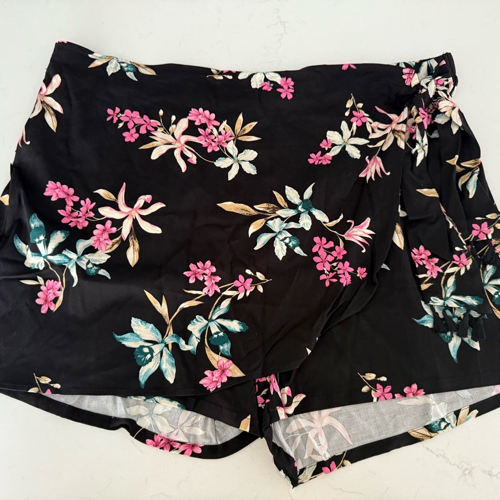 Torrid Black and Pink Floral Skorts Lightweight Feminine Design